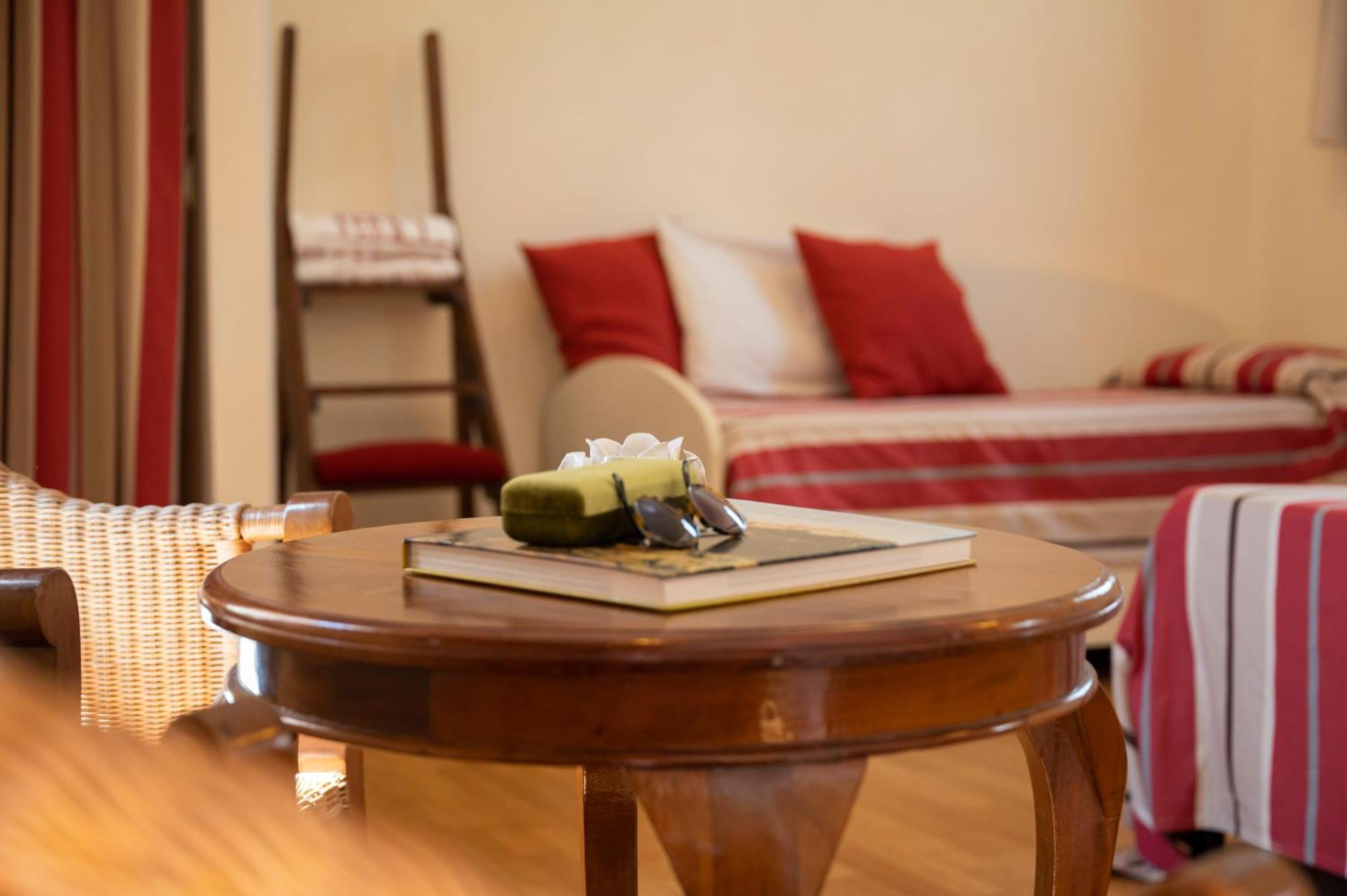 Hotel Villa Sirena נומאנה מראה חיצוני תמונה
