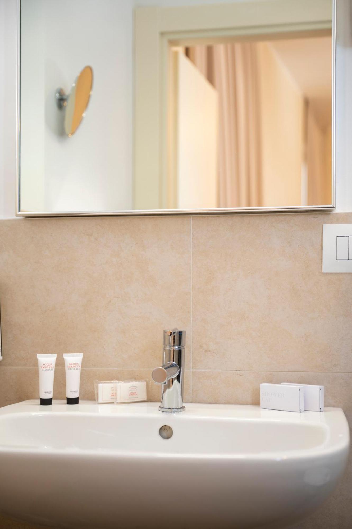 Hotel Villa Sirena נומאנה מראה חיצוני תמונה